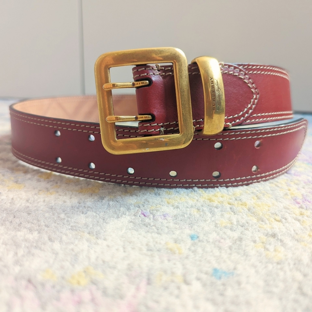 BURBERRY Fiery red leather belt with metal buckle and notches Size 75